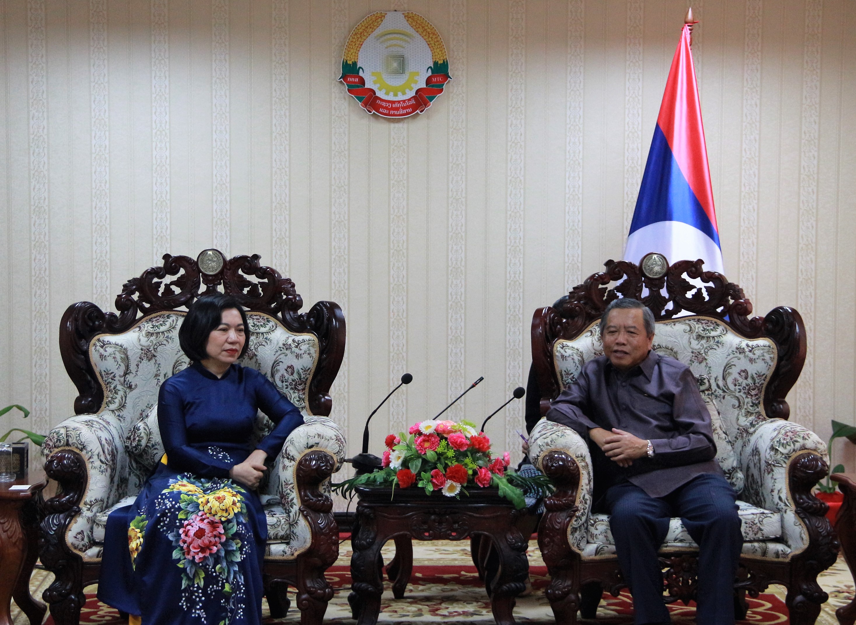ລັດຖະມົນຕີ ກຕສ ຕ້ອນຮັບການເຂົ້າຢ້ຽມຂໍ່ານັບຂອງ ປະທານສະພາປະຊາຊົນ ເມືອງ ເຕີຍໂຮ ສສ ຫວຽດນາມ