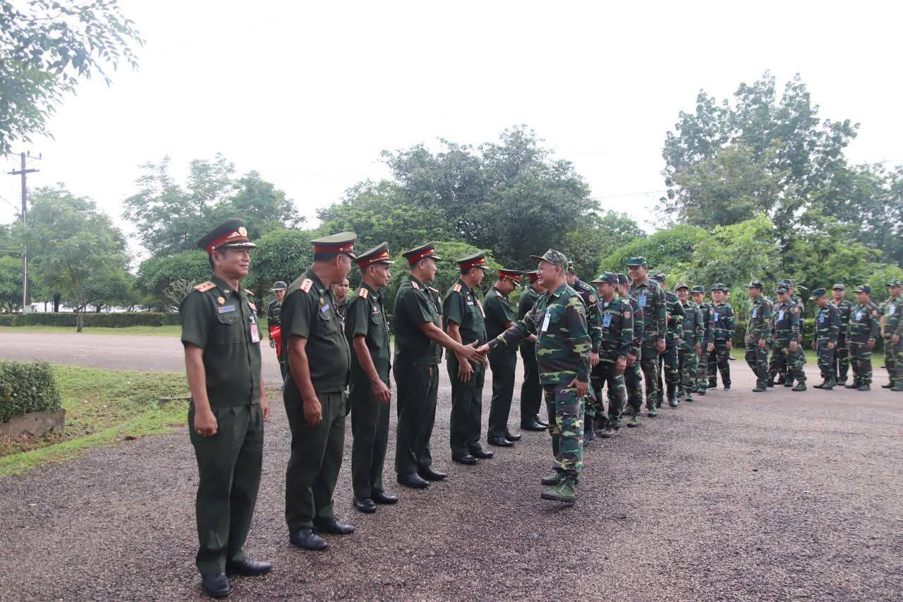 ກອງພັນໃຫຍ່ 11 ຕ້ອນຮັບການມາຢ້ຽມຢາມ ຂອງຄະນະສຶກສານໍາພາ-ຄຸ້ມຄອງບໍາລຸງວຽກງານປ້ອງກັນຊາດ-ປ້ອງກັນຄວາມສະຫງົບ ຊຸດທີ XXI ວິທະຍາຄານປ້ອງກັນຊາດ ໄກສອນ ພົມວິຫານ