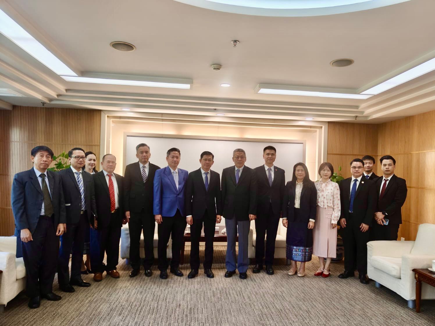 ຄະນະຜູ້ແທນ ກະຊວງເຕັກໂນໂລຊີ ແລະ ການສື່ສານ ສປປ ລາວ ຢ້ຽມຢາມ ແລະ ເຮັດວຽກຮ່ວມກັບ ຄູ່ຮ່ວມມືທີ່ ສປ ຈີນ