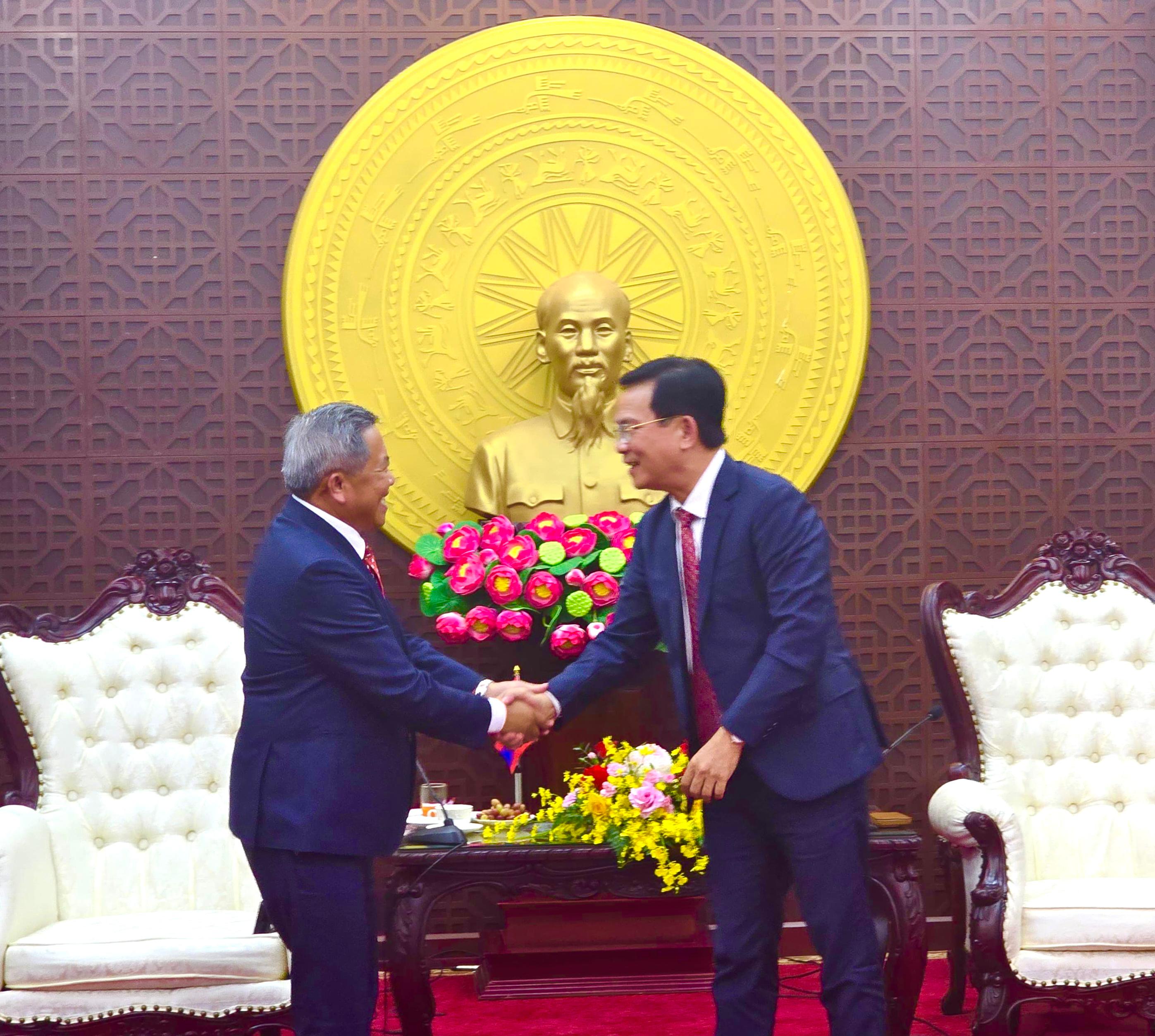 ຄະນະຜູ້ແທນ ກະຊວງເຕັກໂນໂລຊີ ແລະ ການສື່ສານ ເຄື່ອນໄຫວຢ້ຽມຢາມ ແຂວງ ເລີມດົ່ງ ສສ ຫວຽດນາມ