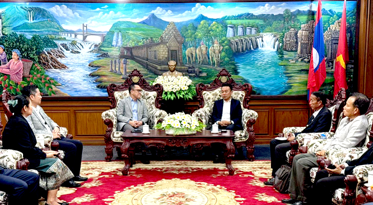 ທ່ານ ຮອງລັດຖະມົນຕີ ກຕສ ພ້ອມຄະນະ ເດີນທາງໄປຢ້ຽມຢາມ ແຂວງຈຳປາສັກ