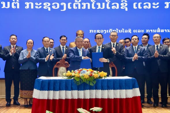 ມອບ-ຮັບໜ້າທີ່ ລັດຖະມົນຕີ ກະຊວງເຕັກໂນໂລຊີ ແລະ ການສື່ສານ