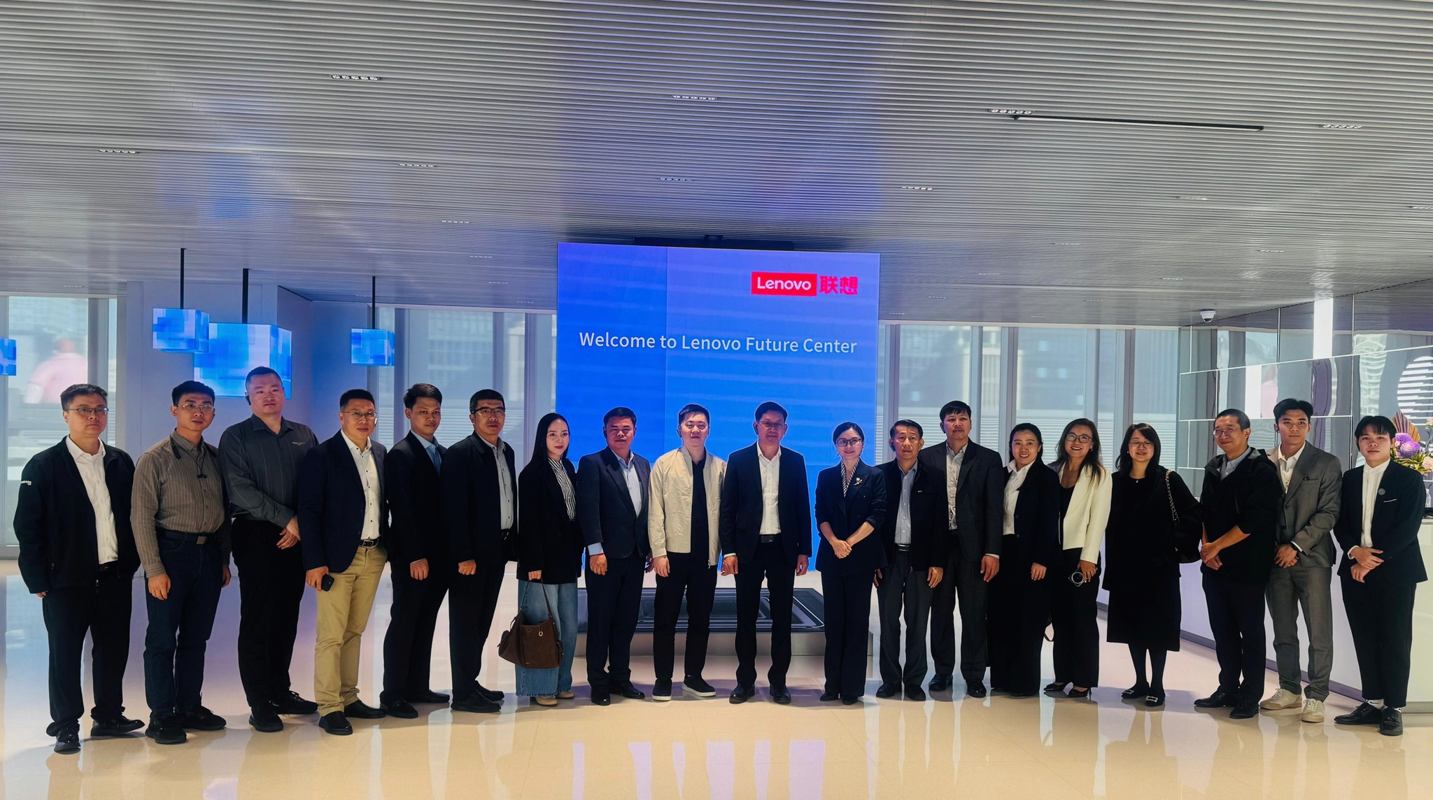 ຄະນະຜູ້ແທນ ກະຊວງເຕັກໂນໂລຊີ ແລະ ການສື່ສານ ເດີນທາງໄປຢ້ຽມຢາມ ແລະ ເຮັດວຽກ ຮ່ວມກັບ ບໍລິສັດ ເລໂນໂວ ເຕັກໂນໂລຊີ ຈຳກັດ ທີ່ ເມືອງ ຈຸໄຮ ແລະ ເມືອງ ເສີນເຈີ້ນ ສປ ຈີນ