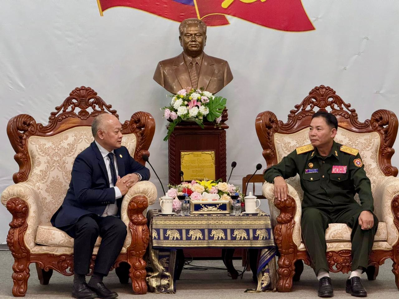 ຄະນະພັກ-ຄະນະນໍາ ກະຊວງເຕັກໂນໂລຊີ ແລະ ການສື່ສານ ເຂົ້າອວຍພອນ ຄະນະພັກ-ຄະນະບັນຊາ ວິທະຍາຄານປ້ອງກັນຊາດ ໄກສອນ ພົມວິຫານ