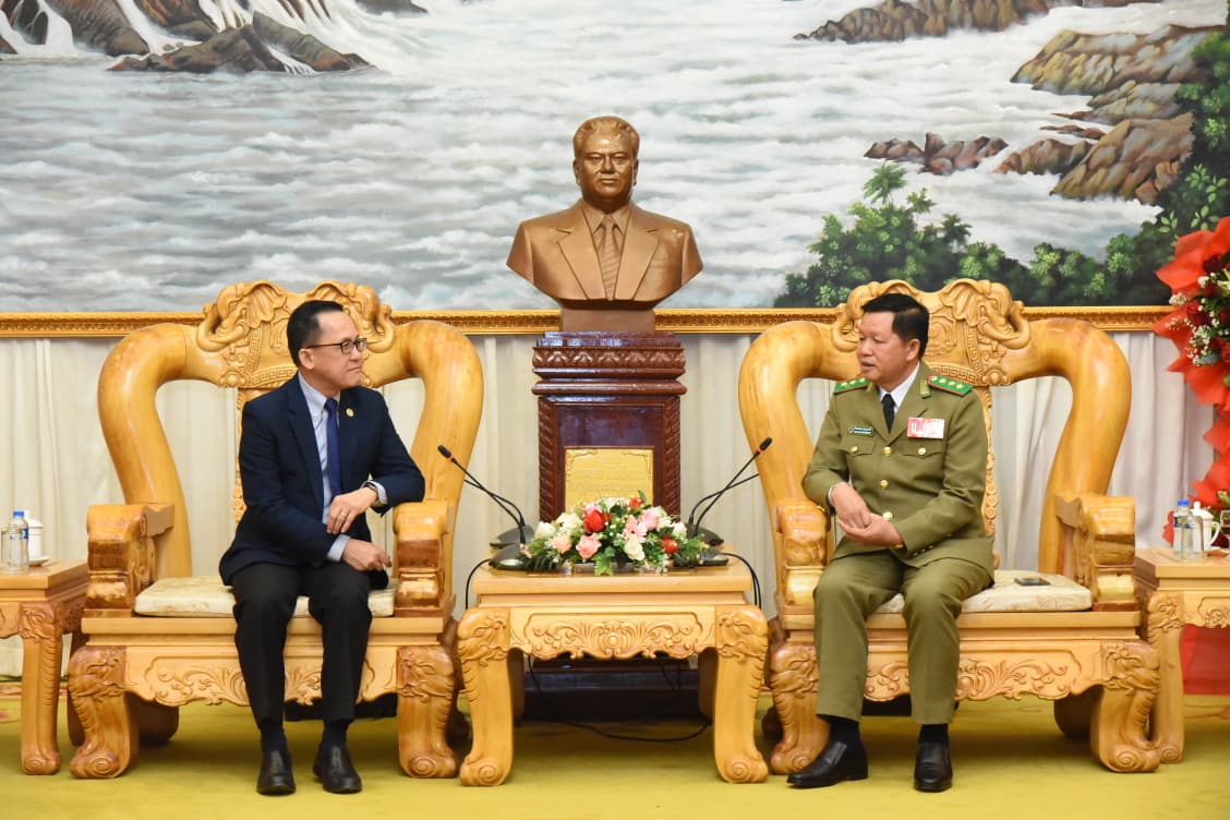 ຄະນະນຳກະຊວງເຕັກໂນໂລຊີ ແລະ ການສື່ສານ ເຂົ້າອວຍພອນ ກະຊວງ ປກສ ເນື່ອງໃນໂອກາດວັນສ້າງຕັ້ງກຳລັງປ້ອງກັນຄວາມສະຫງົບ ຄົບຮອບ 65 ປີ