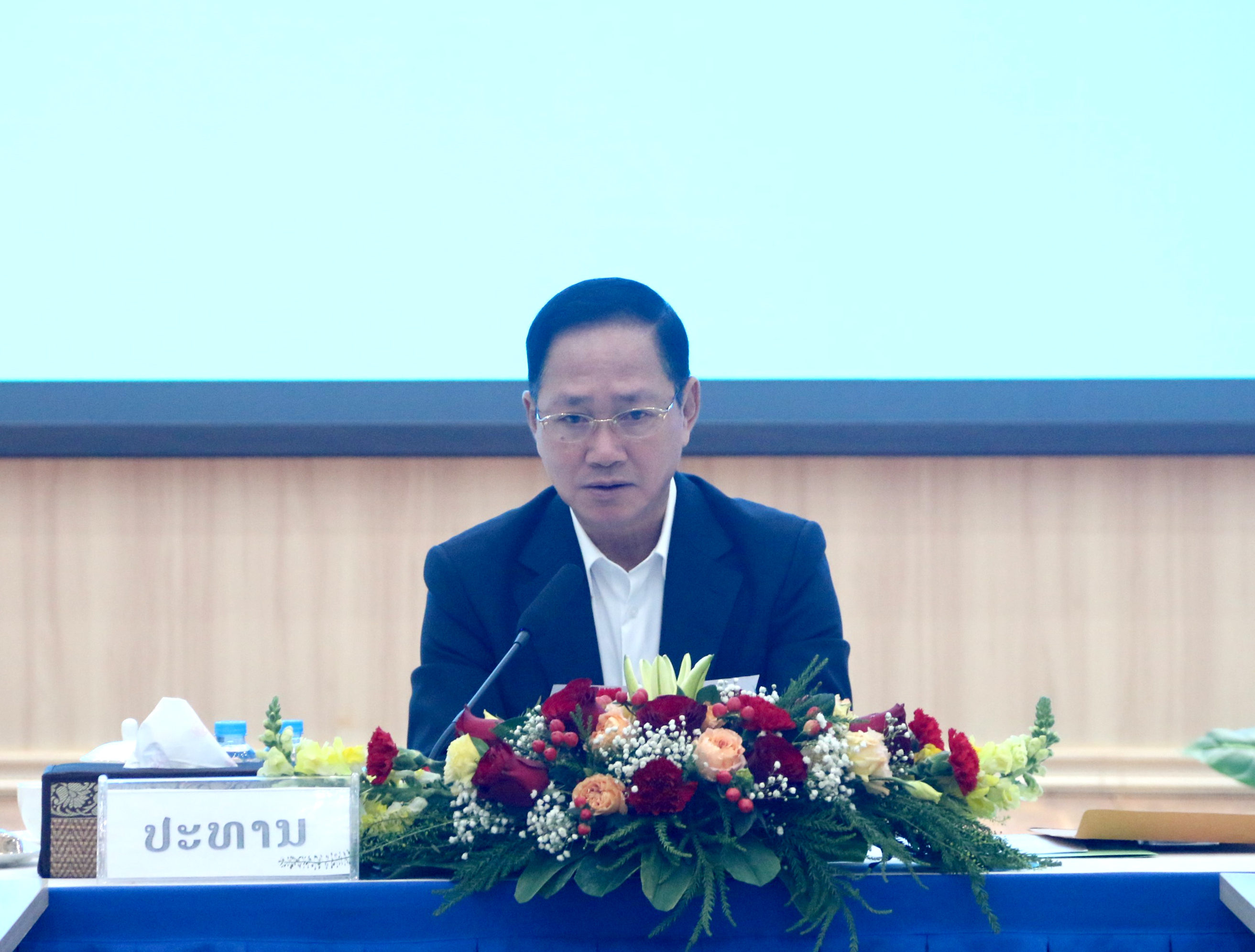 ທ່ານ ພົນເອກ ຄໍາລຽງ ອຸທະໄກສອນ ເຄື່ອນໄຫວຢ້ຽມຢາມ ແລະ ຊີ້ນໍາວຽກງານ ຢູ່ ກະຊວງເຕັກໂນໂລຊີ ແລະ ການສື່ສານ