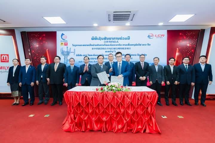 ເຊັນສັນຍາຮ່ວມມື ໂຄງການຂະຫຍາຍເຄືອຂ່າຍສັນຍານໂທລະຄົມມະນາຄົມຕາມເສັ້ນທາງ ລົດໄຟລາວ-ຈີນ
